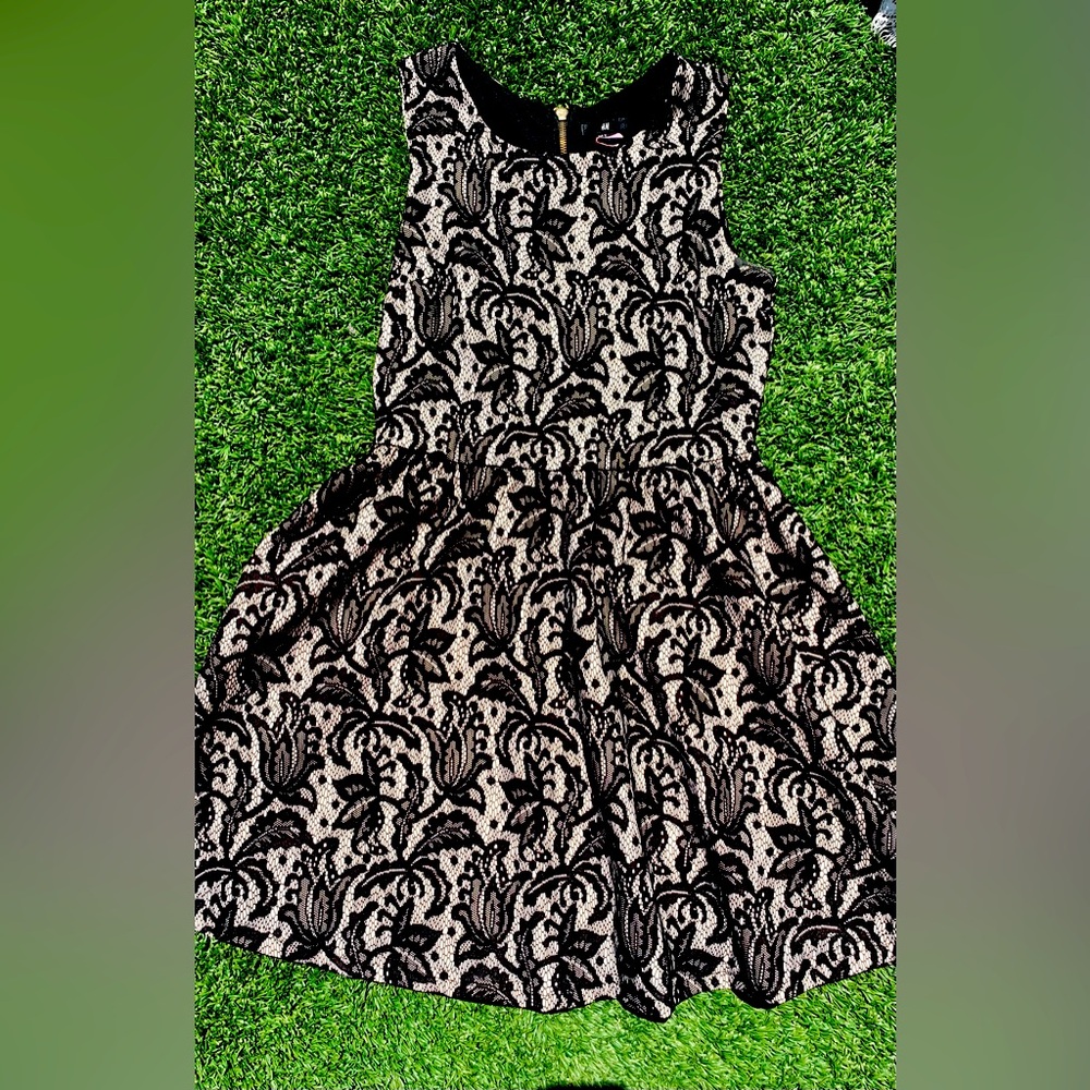 H&M women’s cream black lace floral sleeveless black zip